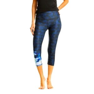 Peloton Bowie High Waist Capri Reversible pyramid sz M